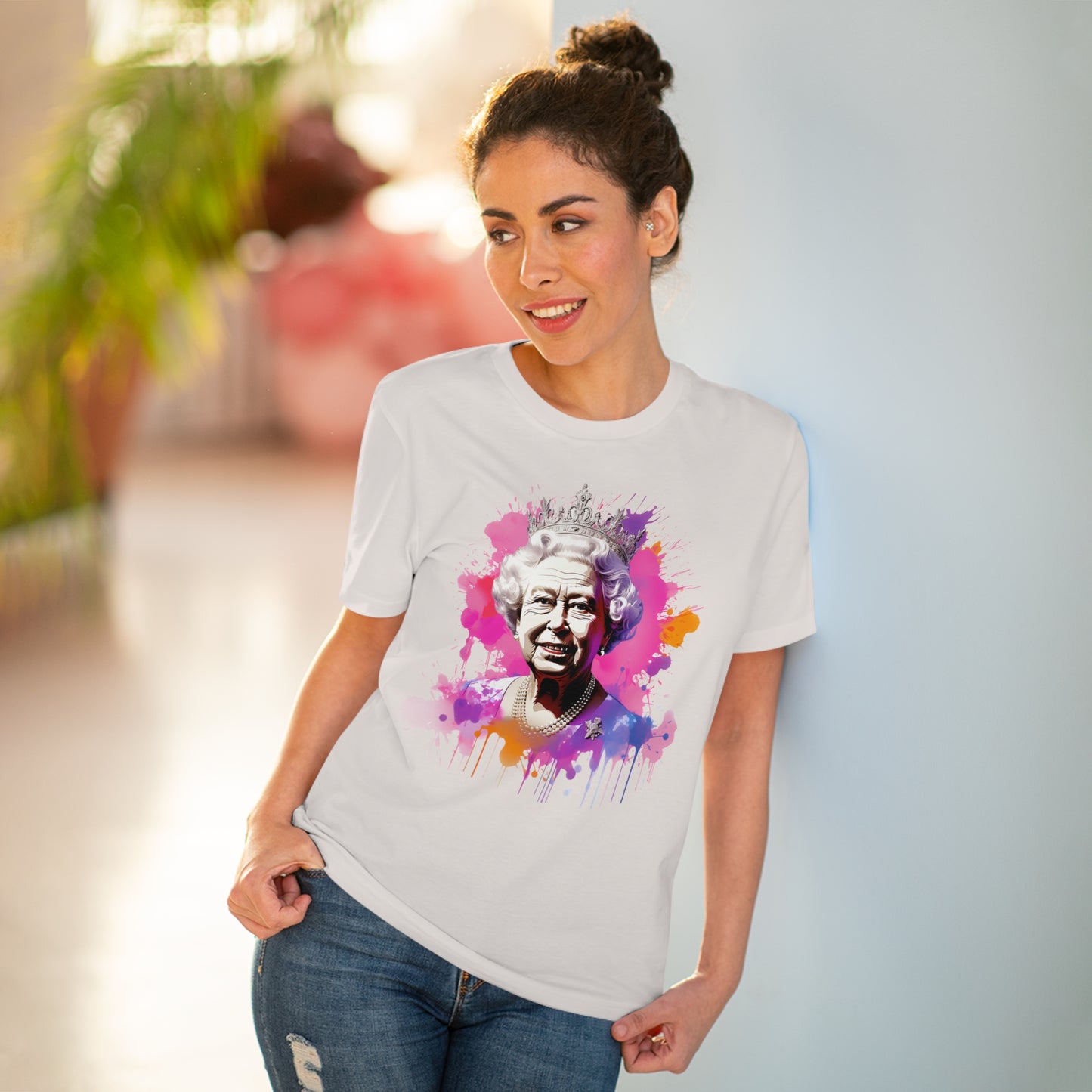 Eco-friendly Queen Elizabeth II T-Shirt : Watercolor Majesty