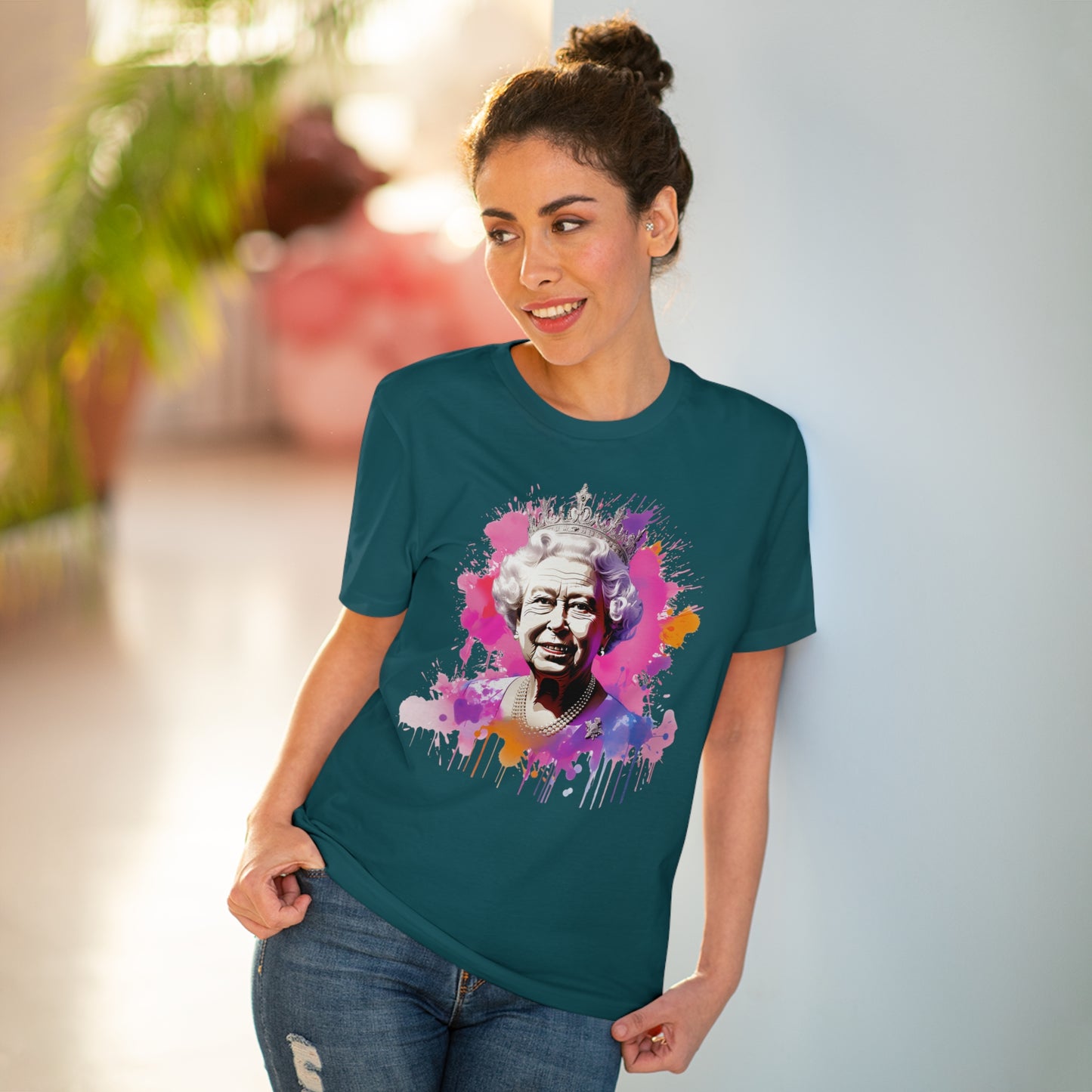 Eco-friendly Queen Elizabeth II T-Shirt :  Watercolor Majesty